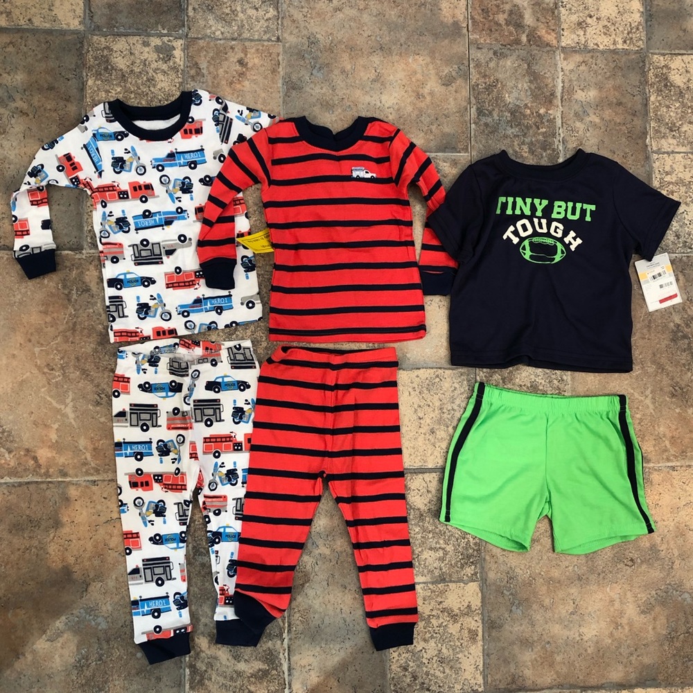 😎 3/$10 Carter’s 12M pajama bundle - Picture 1 of 6